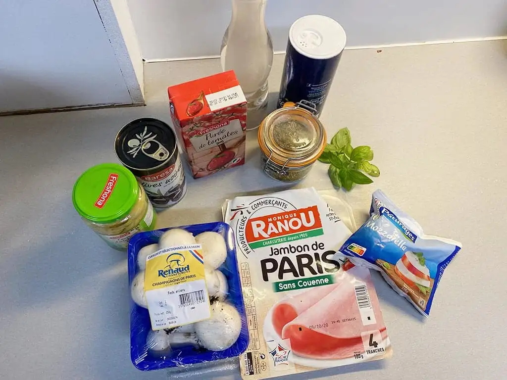 Pizza quattro stagioni (vier seizoenen pizza) ingrediënten