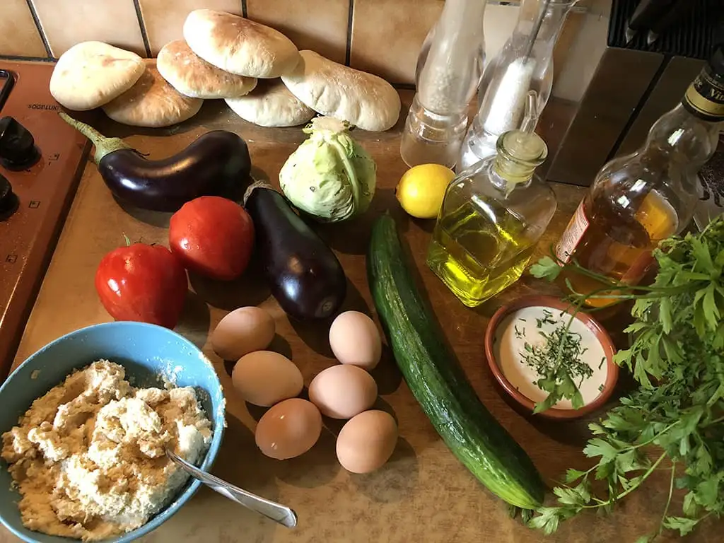 Sabich - Pitabroodjes met aubergine en ei ingrediënten