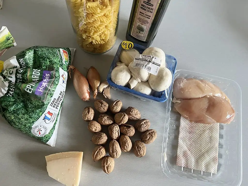 Pasta met spinazie en kip ingrediënten