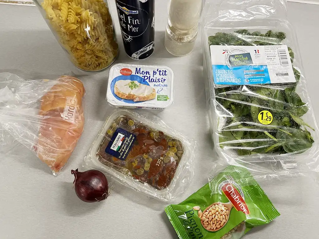 Pasta met kip en romige spinazie ingrediënten