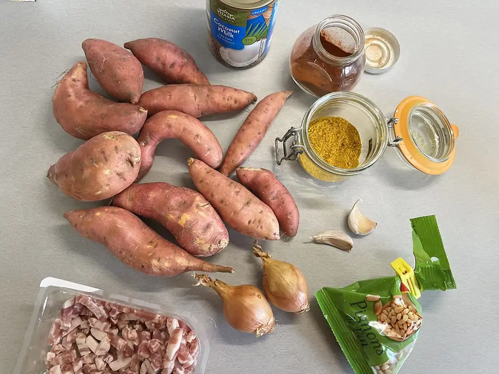 Zoete aardappelsoep met kokosmelk ingrediënten