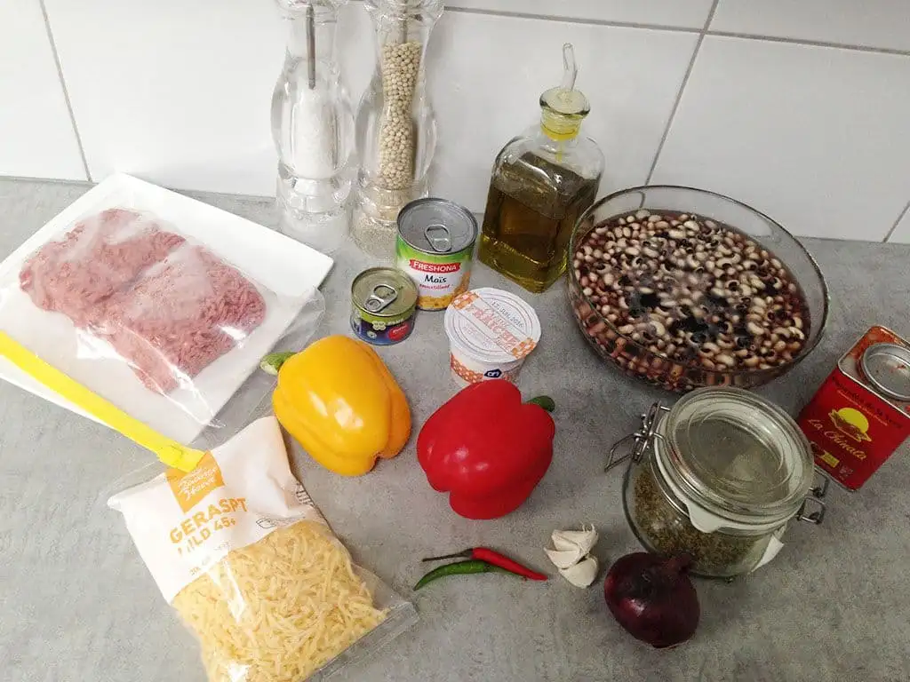 Mexicaans eenpansgerecht met bonen en gehakt ingrediënten