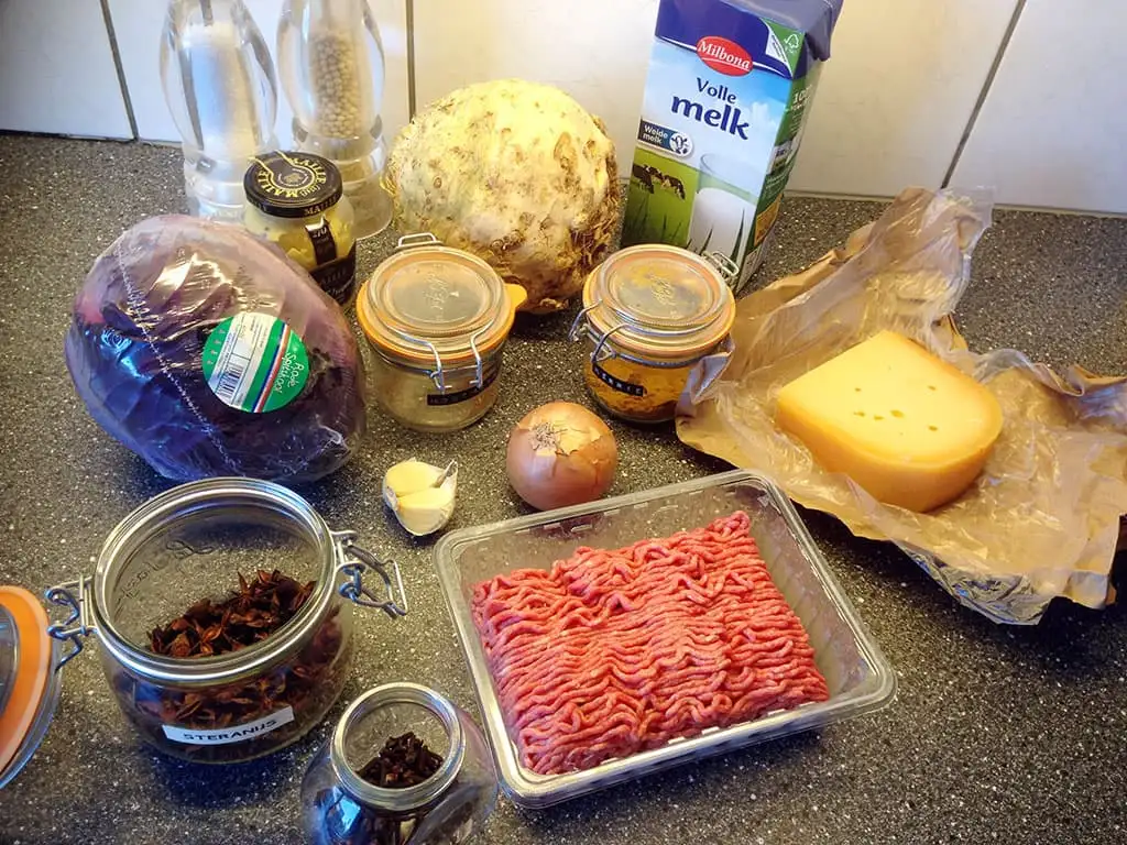 Ovenschotel met spitskool, gehakt en knolselderij ingrediënten