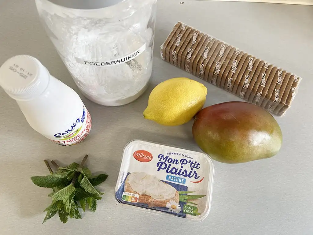 Mango cheesecake in een glaasje ingrediënten