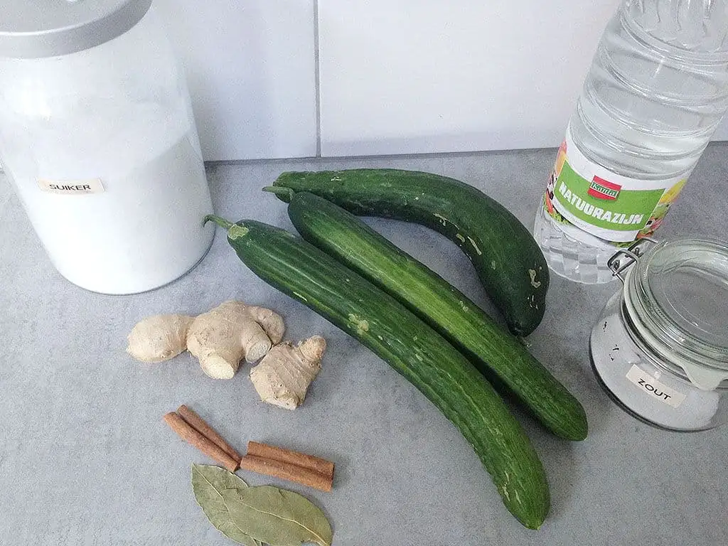 Ingelegde komkommer met gember ingrediënten