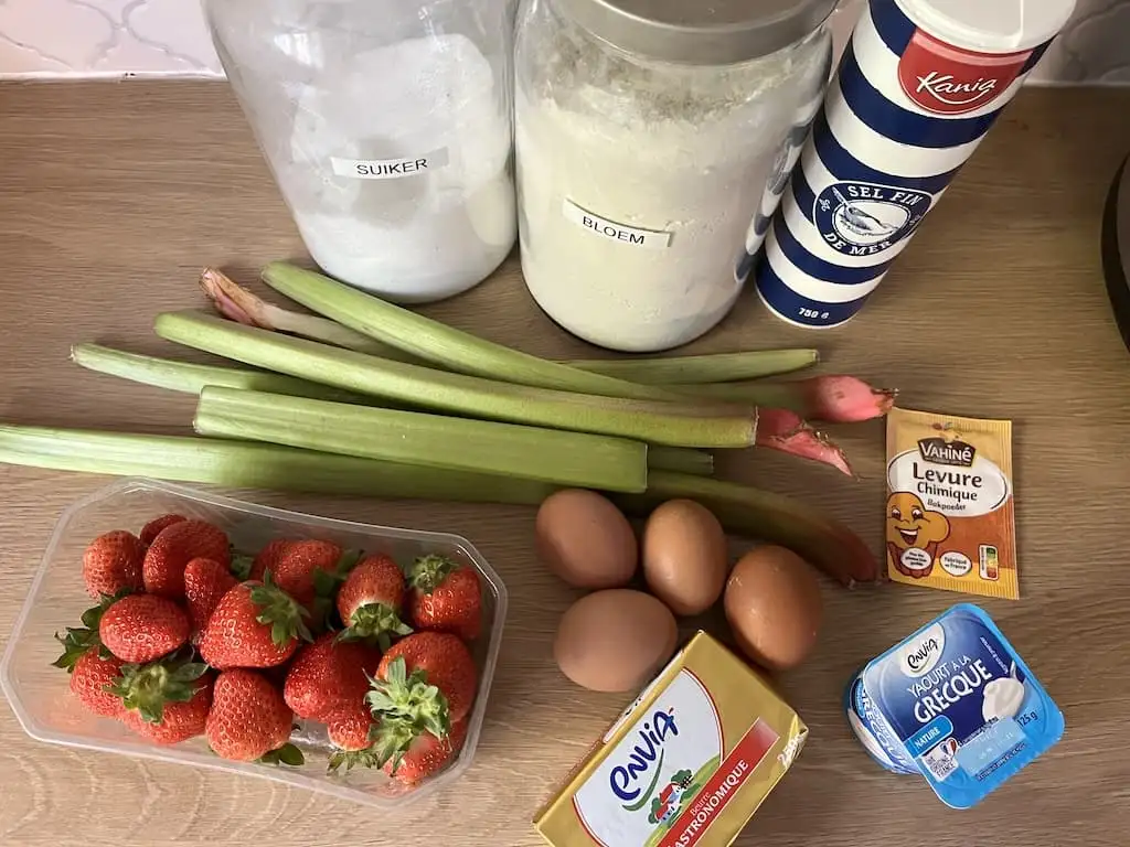 Rabarber-aardbei crumble cake ingrediënten