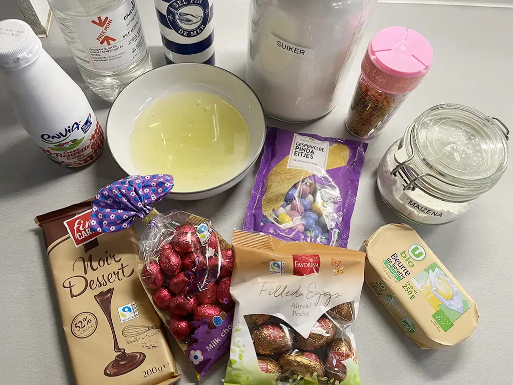 Pavlova nestjes met chocolade ingrediënten