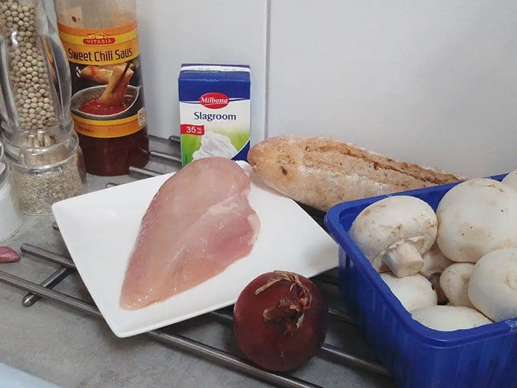 Broodje met kip en champignons ingrediënten