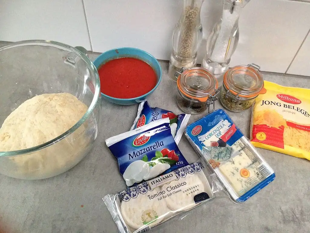 Quattro formaggi pizza ingrediënten