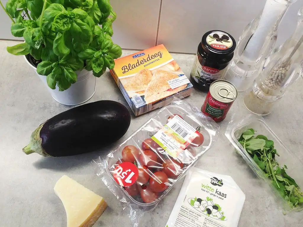 Plaattaart met aubergine en basilicum ingrediënten