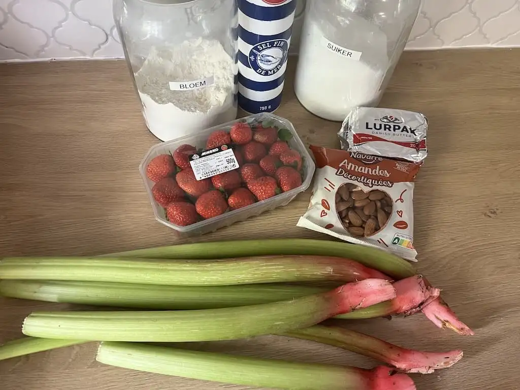 Rabarber crumble met aardbei ingrediënten
