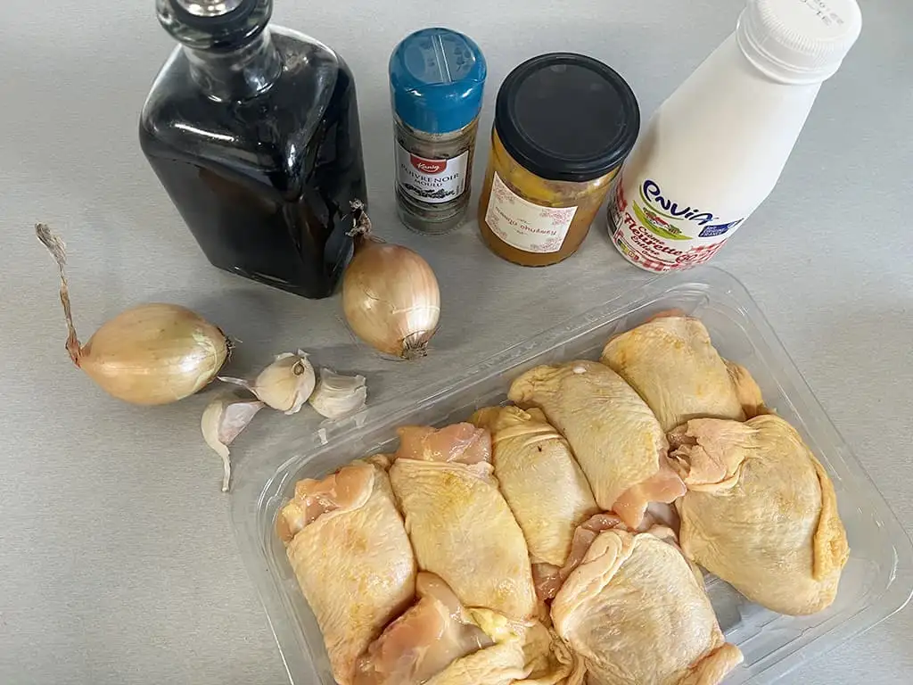 Mango chutney kip met rijst ingrediënten