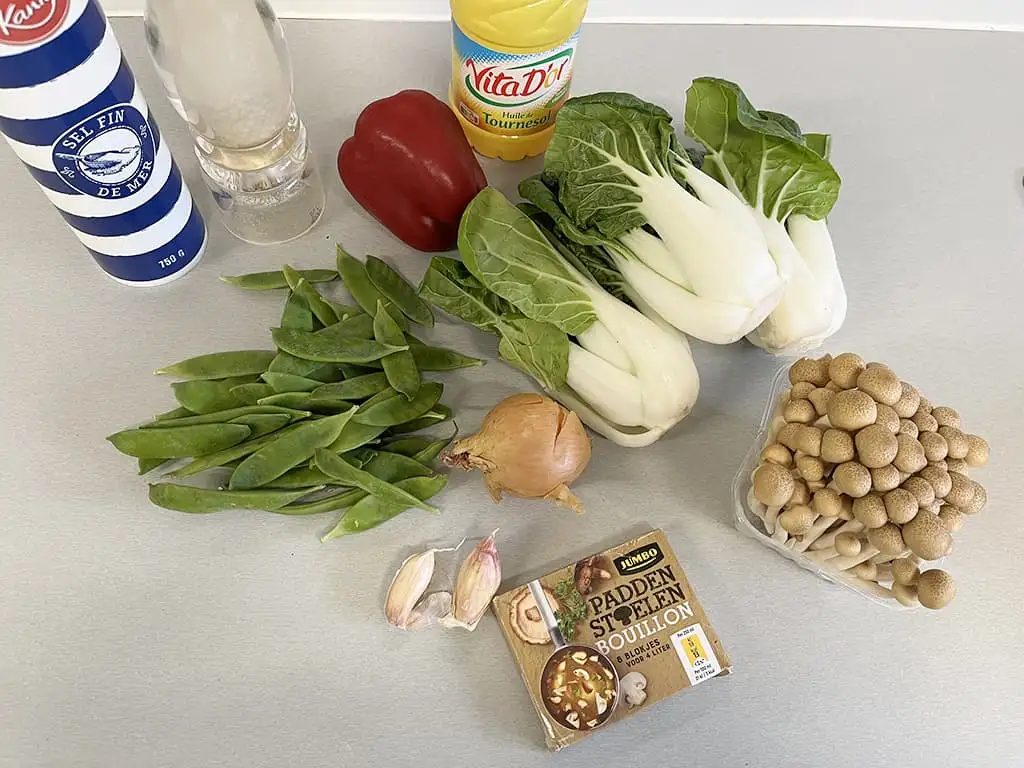 Paksoisoep met paddenstoelen ingrediënten