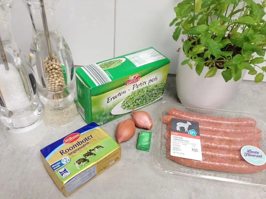 Lamsworstjes met erwtenpuree en munt ingrediënten