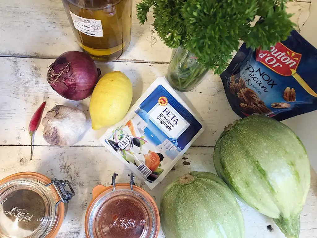 Gemarineerde courgette van de barbecue ingrediënten