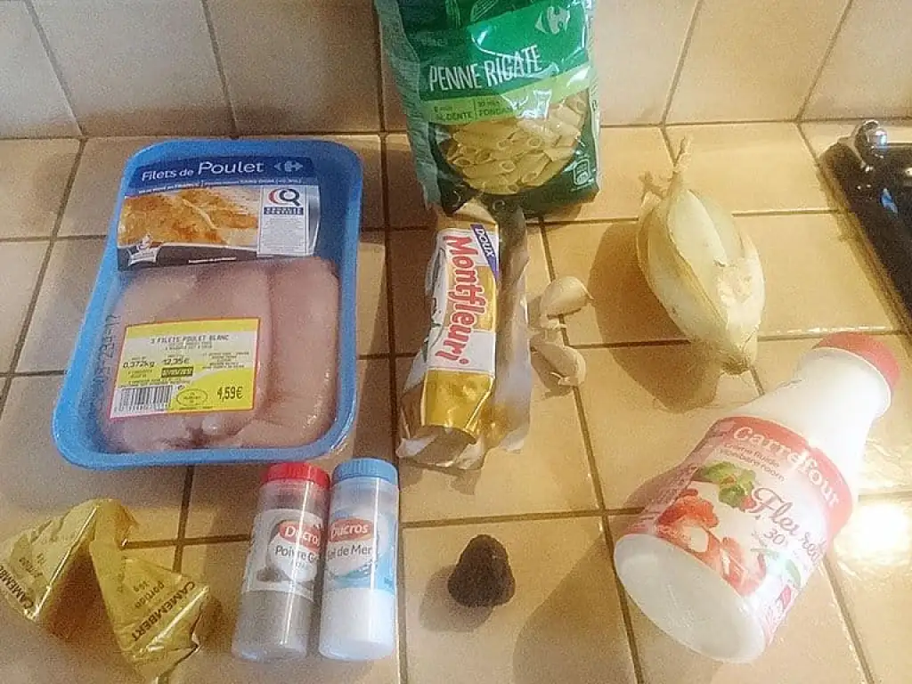 Romige kip pasta met truffel ingrediënten