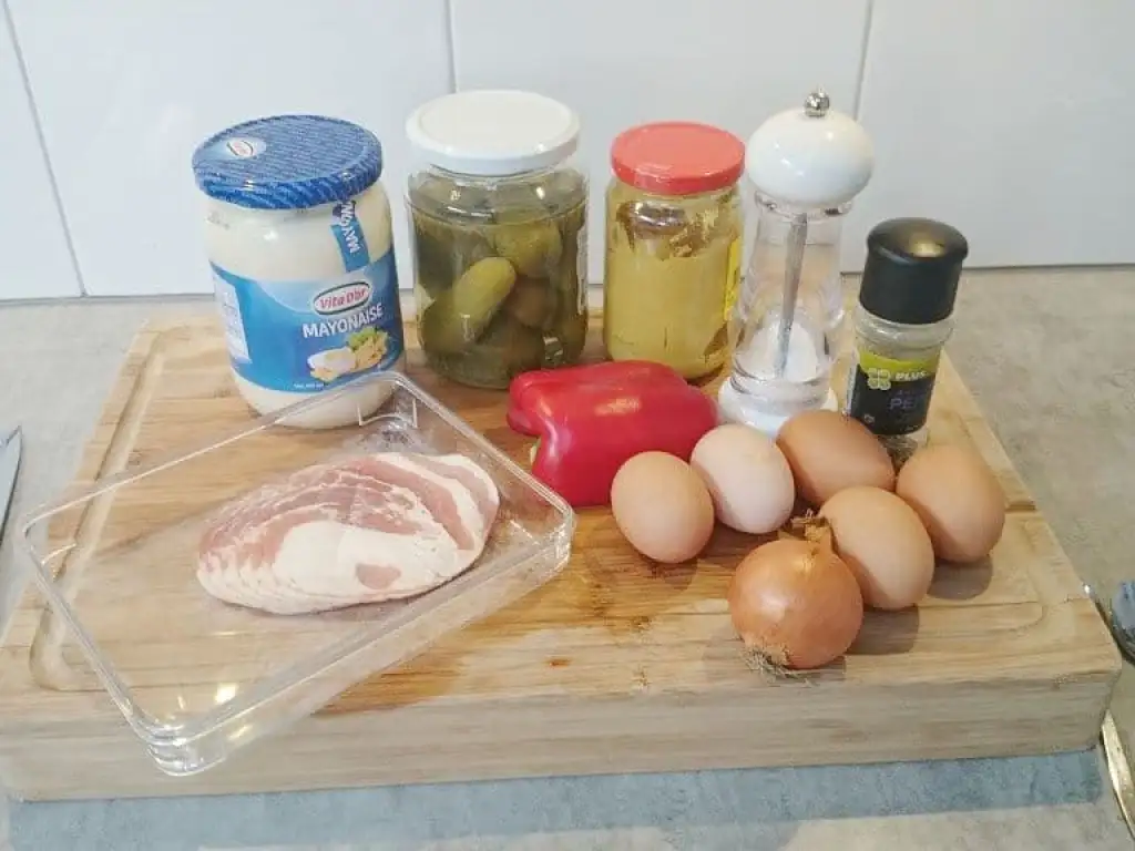 Gevulde eieren met bacon ingrediënten