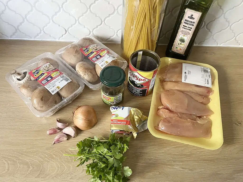 Pasta met champignons en knoflook ingrediënten