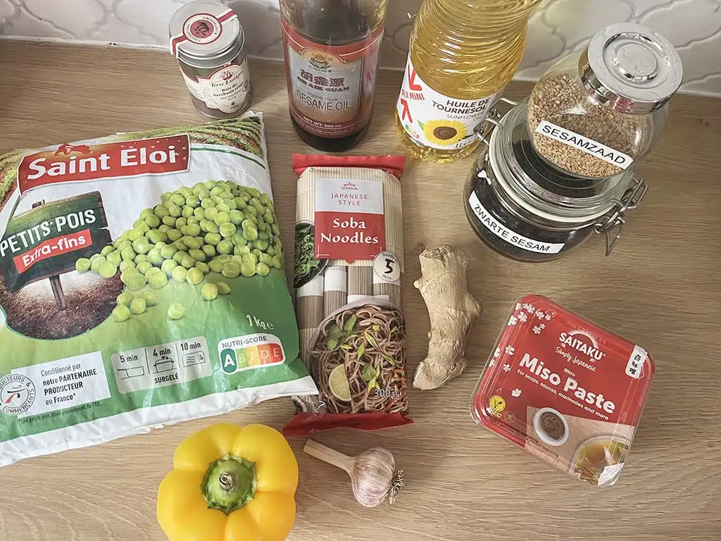 Snelle miso noedels met groenten ingrediënten