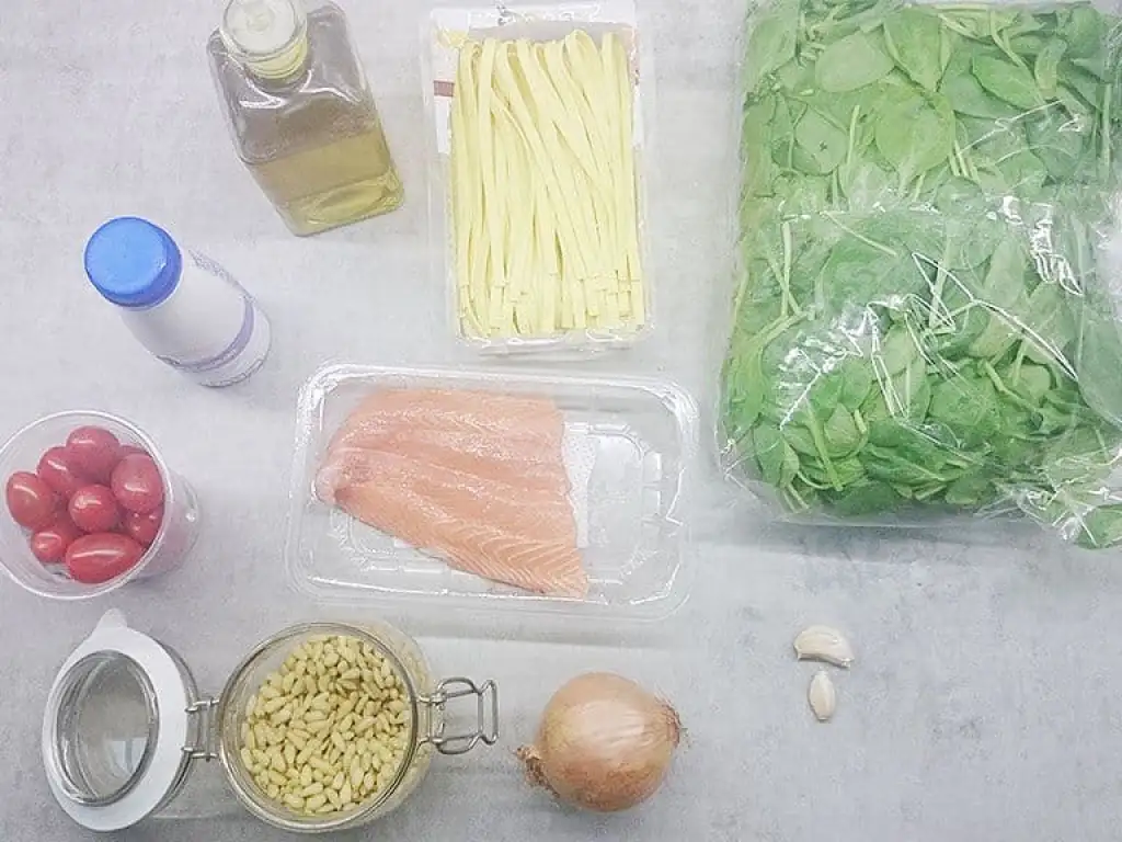 Romige tagliatelle met zalm en spinazie ingrediënten