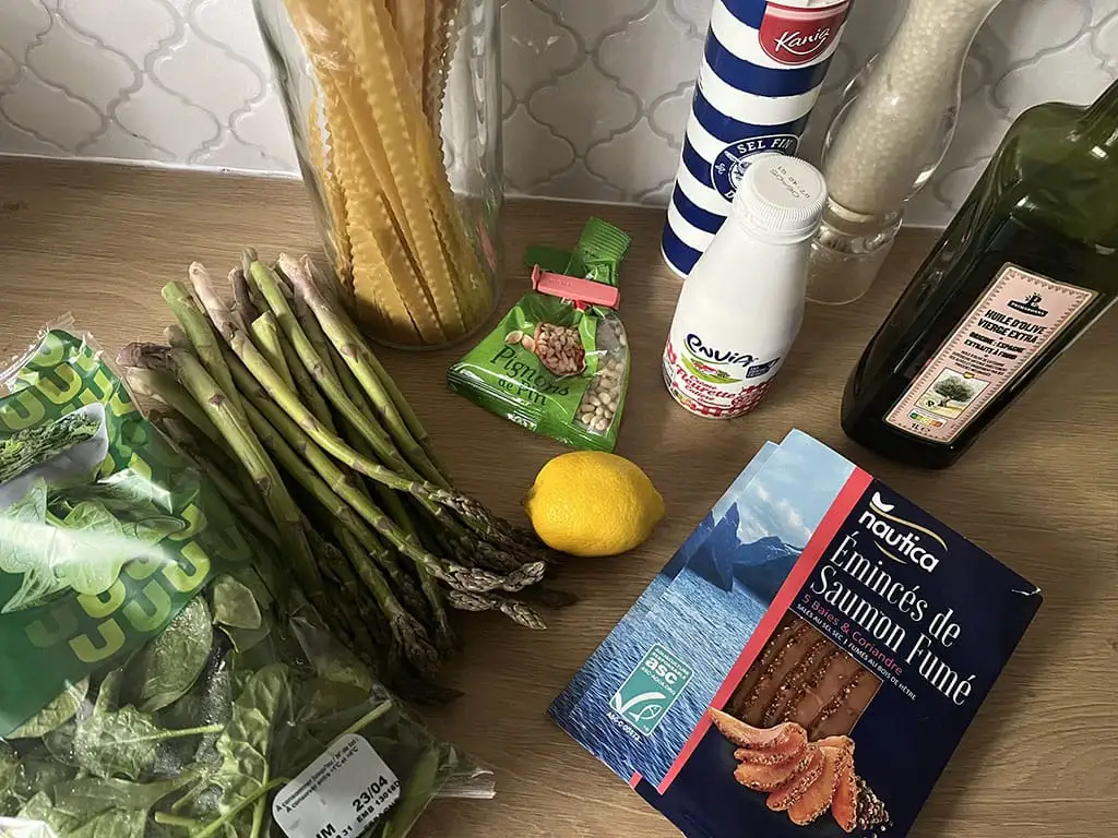 Pasta met gerookte zalm en groene asperges ingrediënten