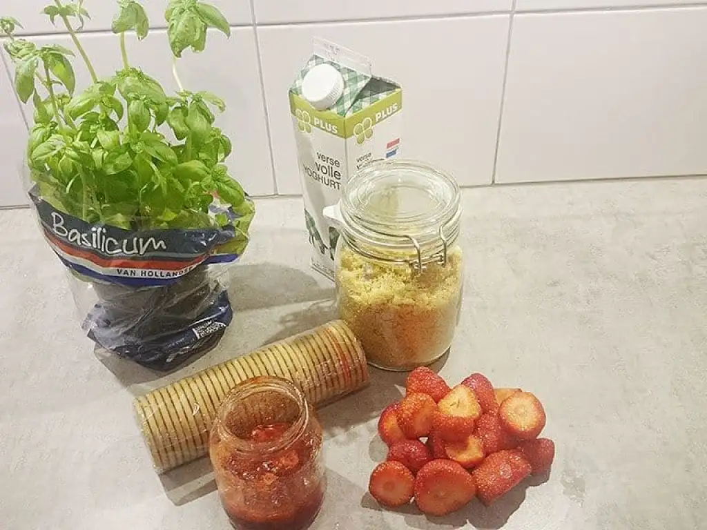 Aardbeien yoghurt toetje ingrediënten