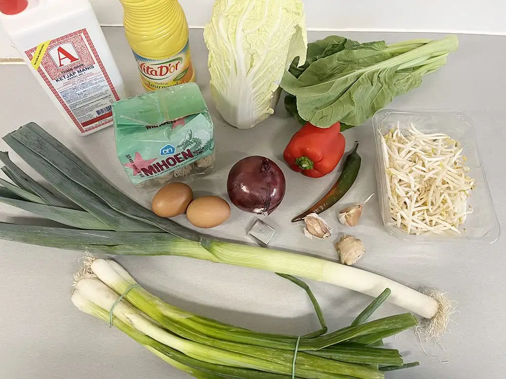 Mihoen goreng met kip ingrediënten