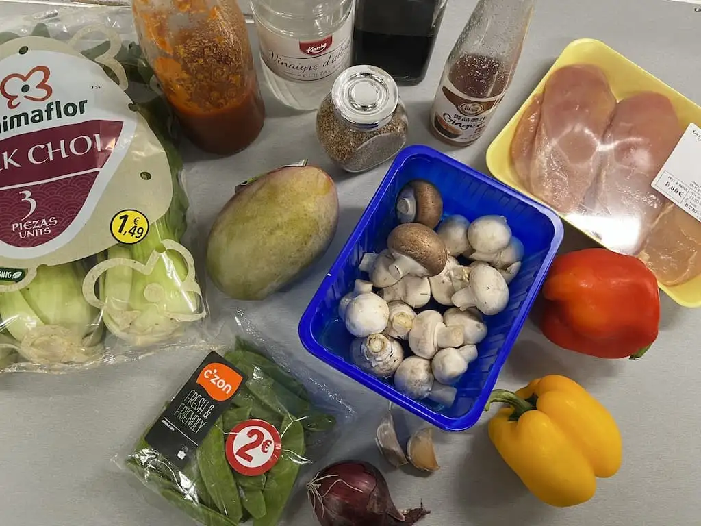 Zoetzure kip met paksoi en mango ingrediënten