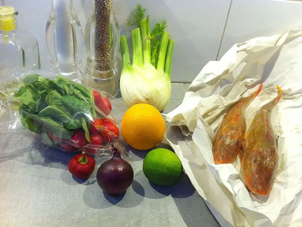 Gebakken rode poon salade ingrediënten