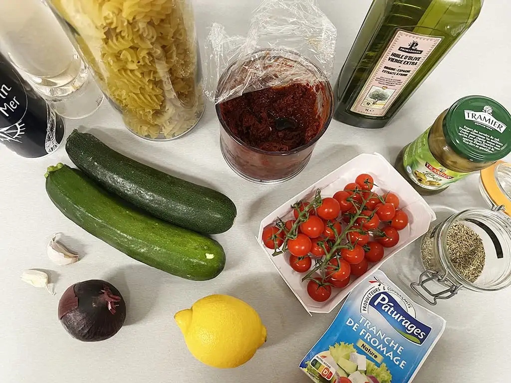 Vegetarische pasta met courgette ingrediënten