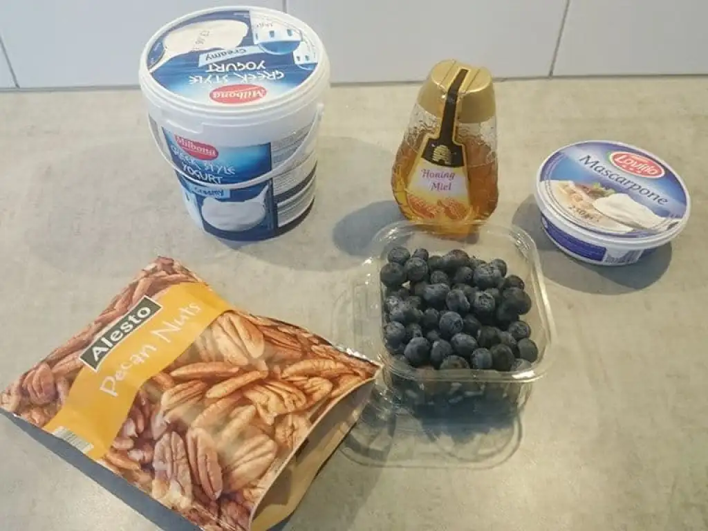 Griekse yoghurt mascarpone met bosbessen en honing ingrediënten