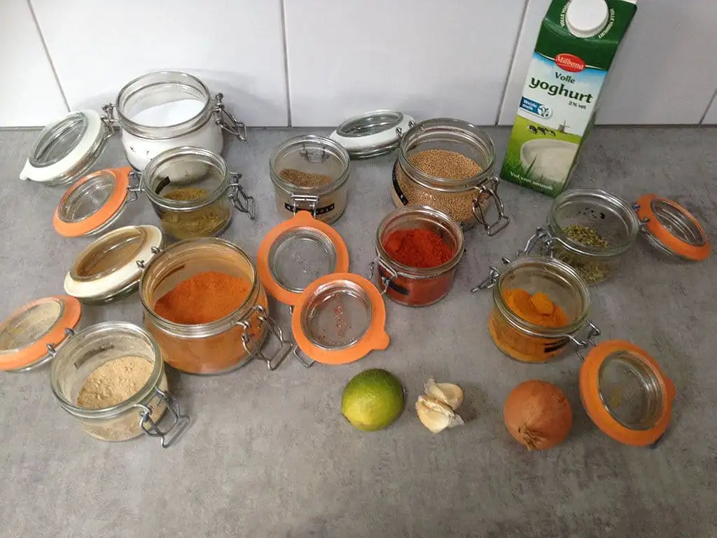 Indiase kruidige yoghurt marinade ingrediënten