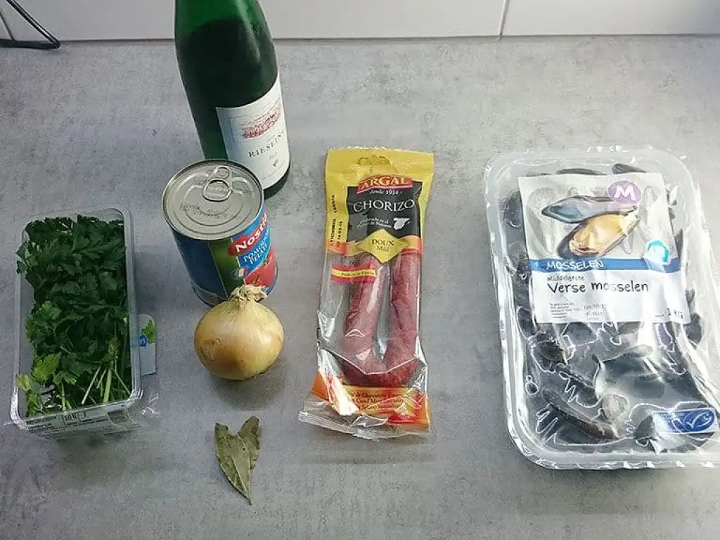 Spaanse mosselen met chorizo en wijnsaus ingrediënten