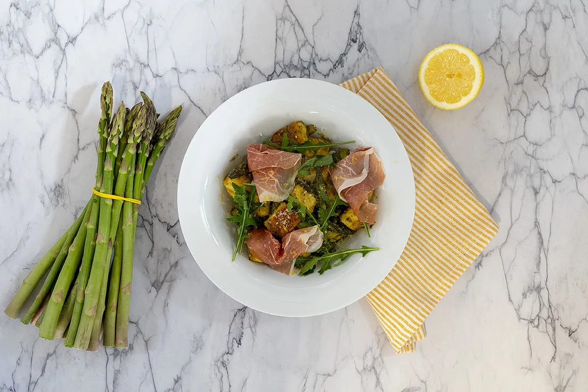 Gnocchi met groene asperges - vol van smaak met pesto en ham