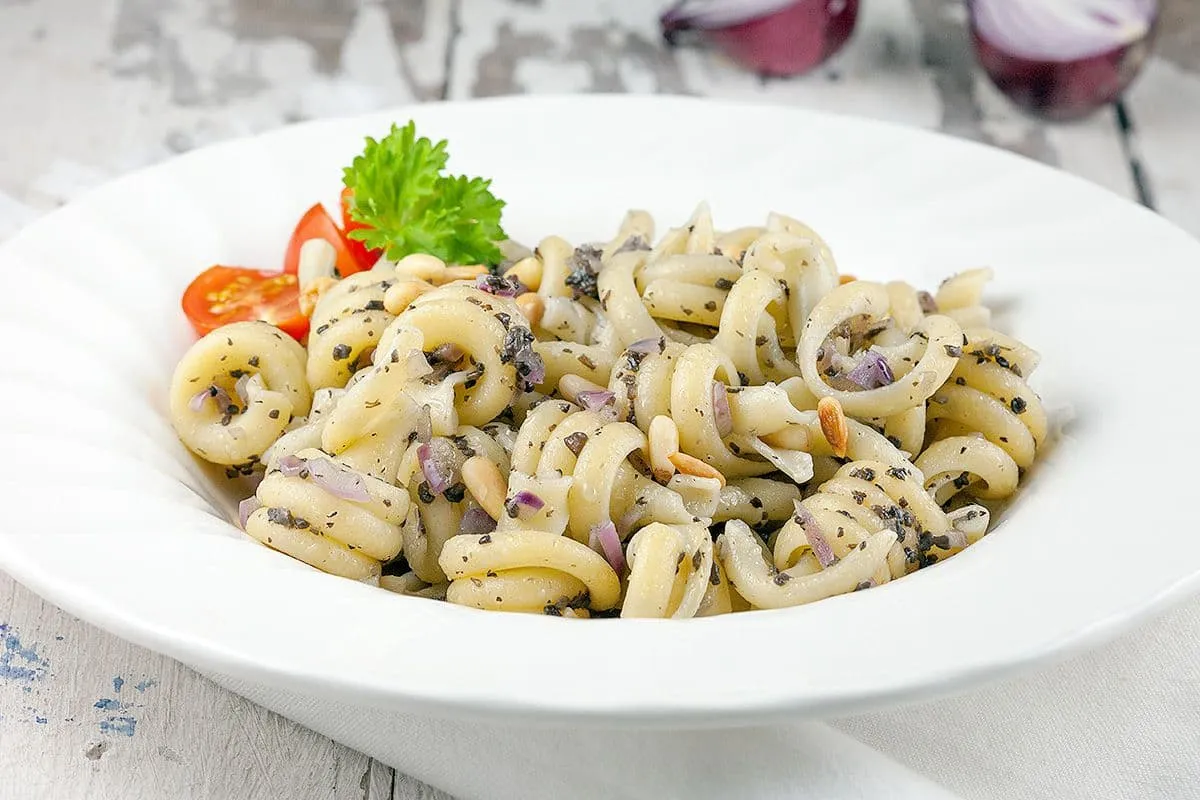 Pasta met truffel en rode ui