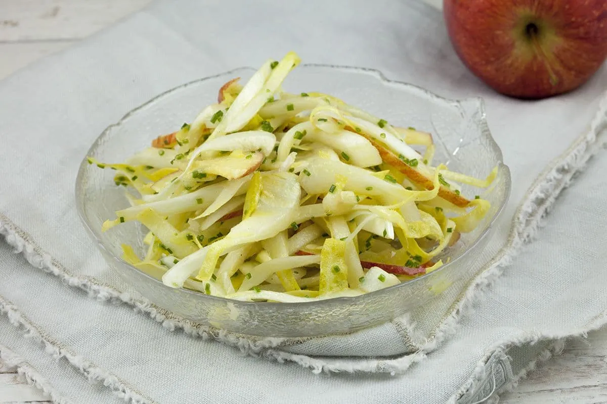 Makkelijke witlofsalade met appel