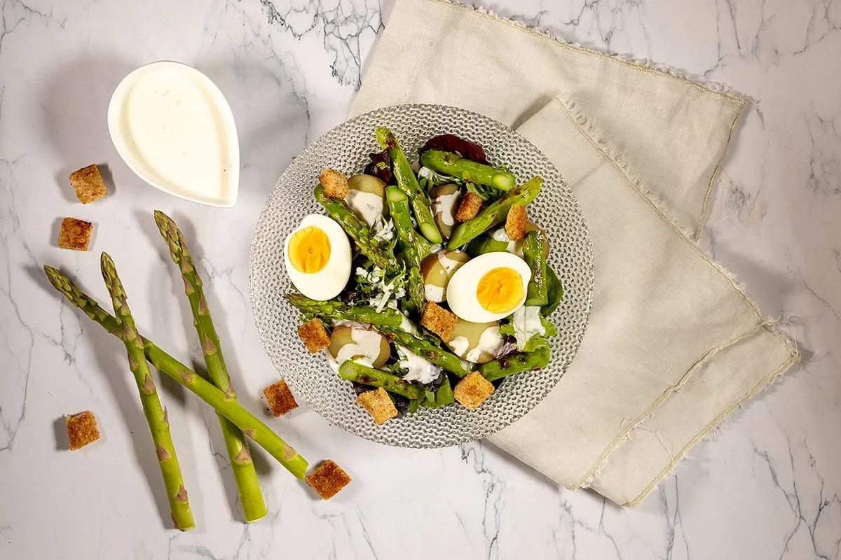Salade met groene asperges