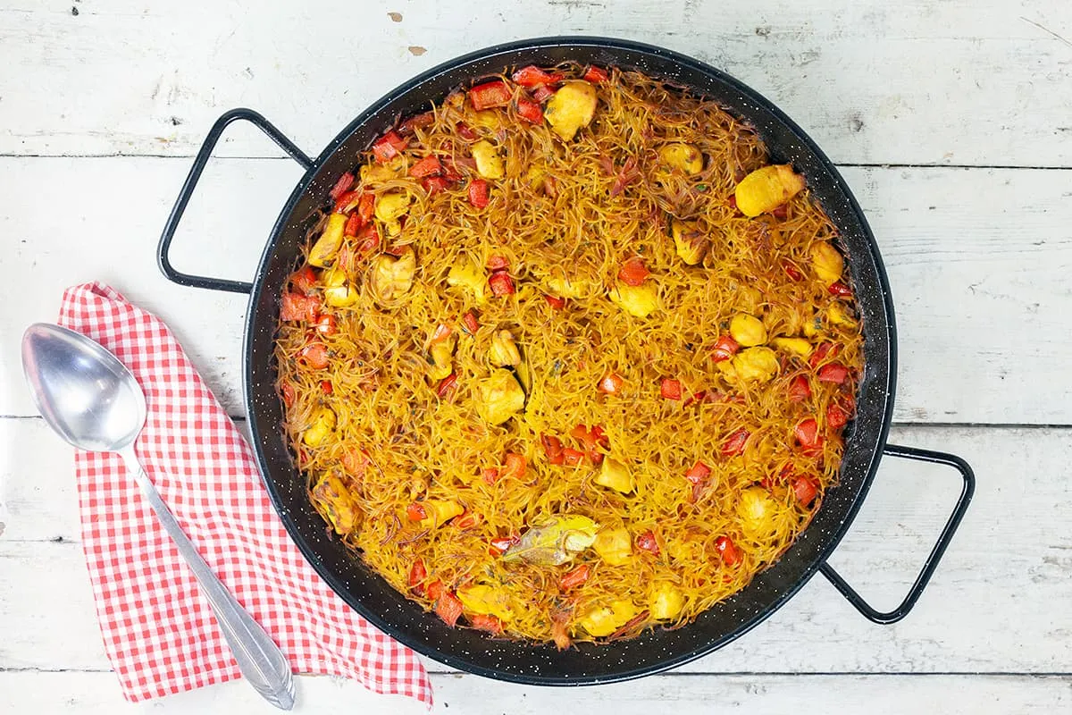 Catalaanse Fideuá de pollo
