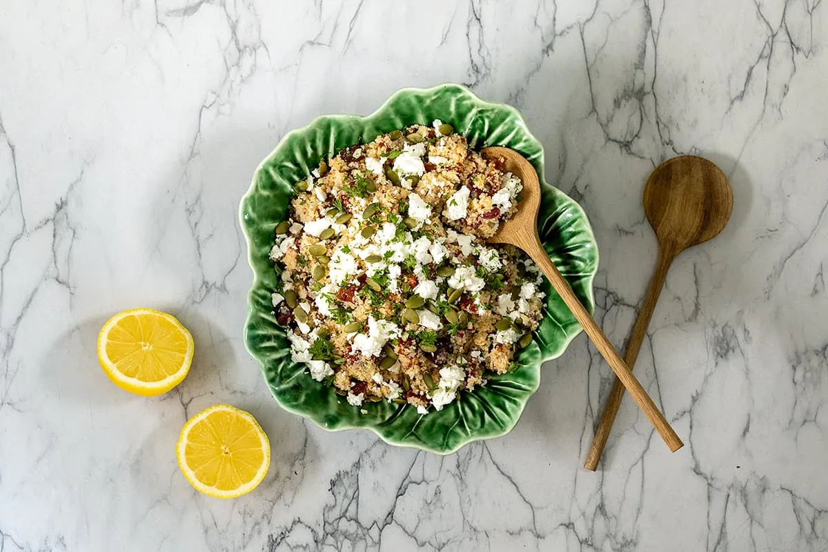 Couscoussalade met feta en zongedroogde tomaatjes