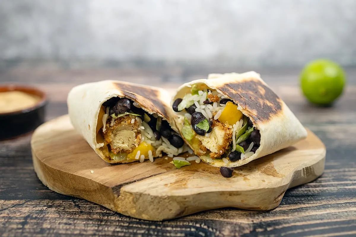 Burrito met krokante kip en mango
