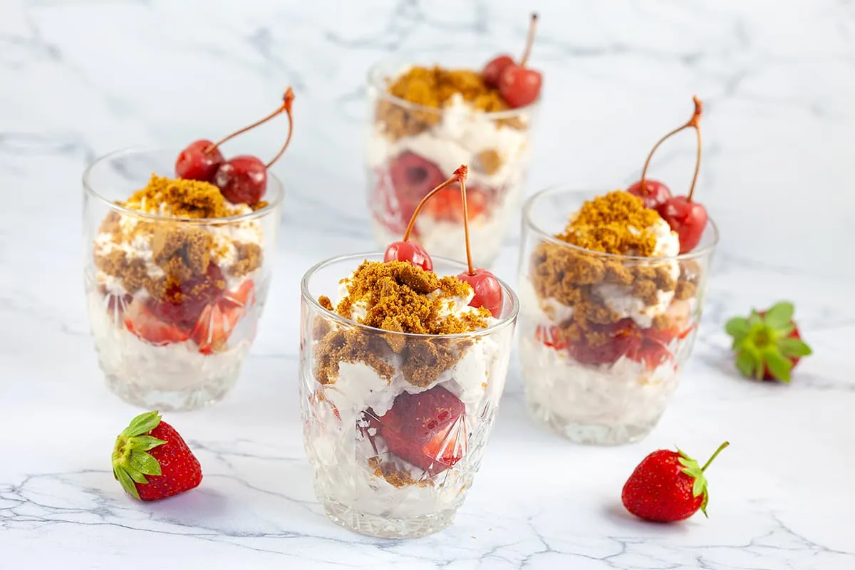 Mascarpone toetje met aardbeien