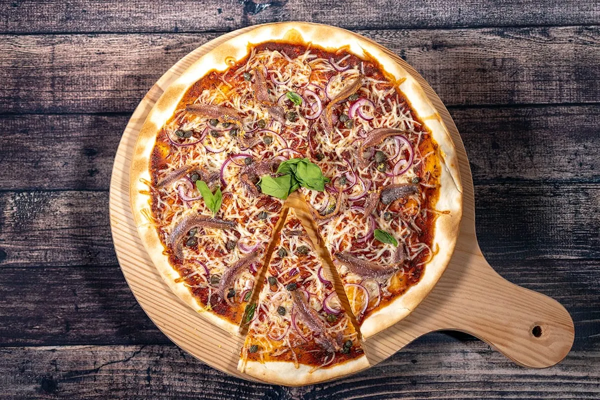 Pizza met ansjovis en kappertjes - een heerlijk frisse pizza