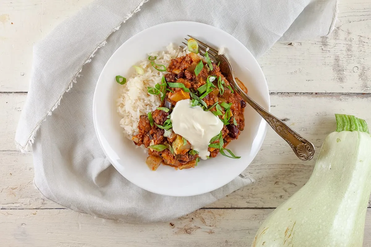 Chili con carne met witte courgette