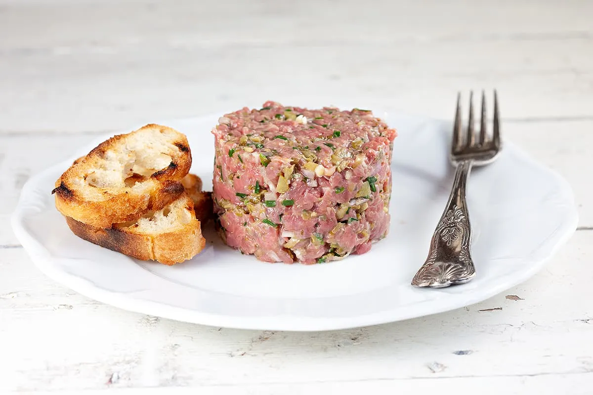 Steak tartaar (fijngehakt rundvlees)