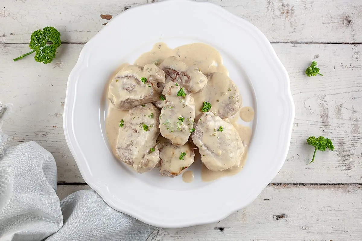 Varkenshaaspuntjes in mosterd-roomsaus