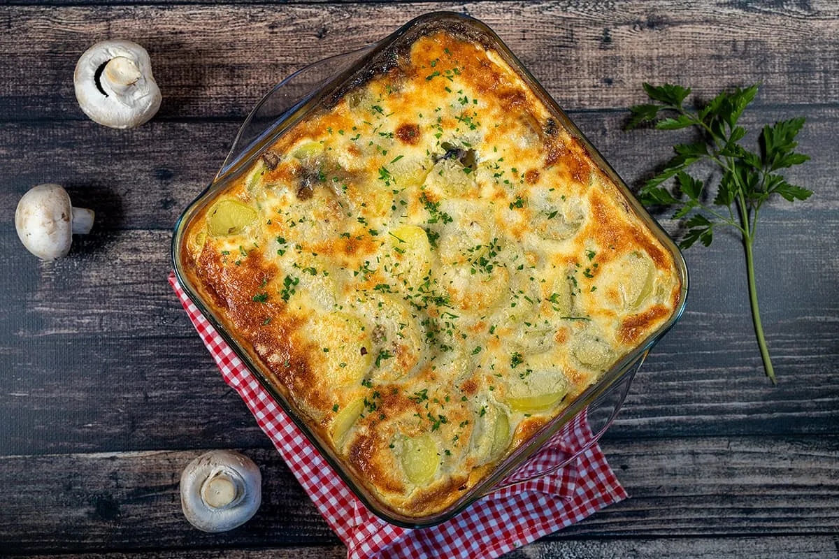 Champignon en aardappel ovenschotel - heerlijke doordeweekse maaltijd