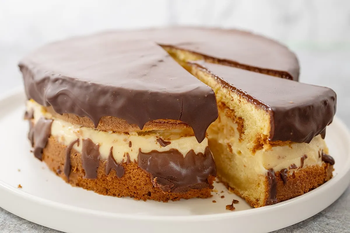Boston cream pie is een cake met custardvulling