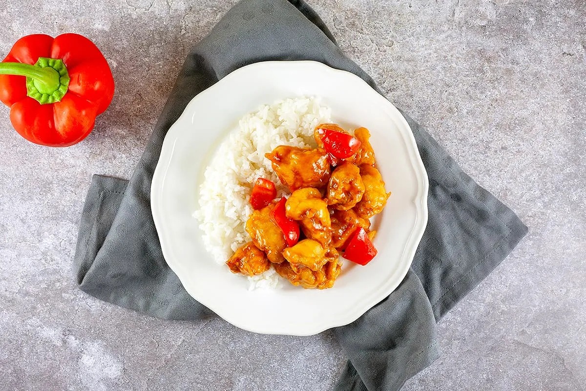 Koe loe kai - krokante kip in zoetzure saus