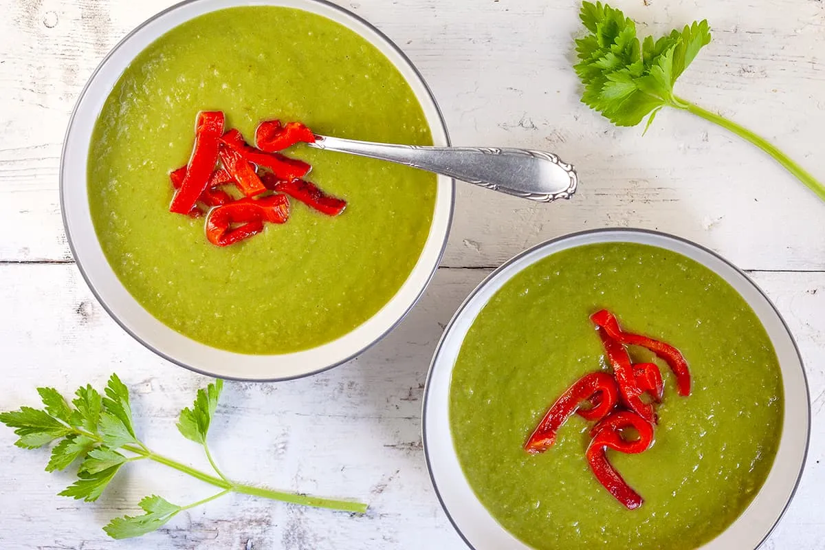 Doperwtensoep met geroosterde paprika