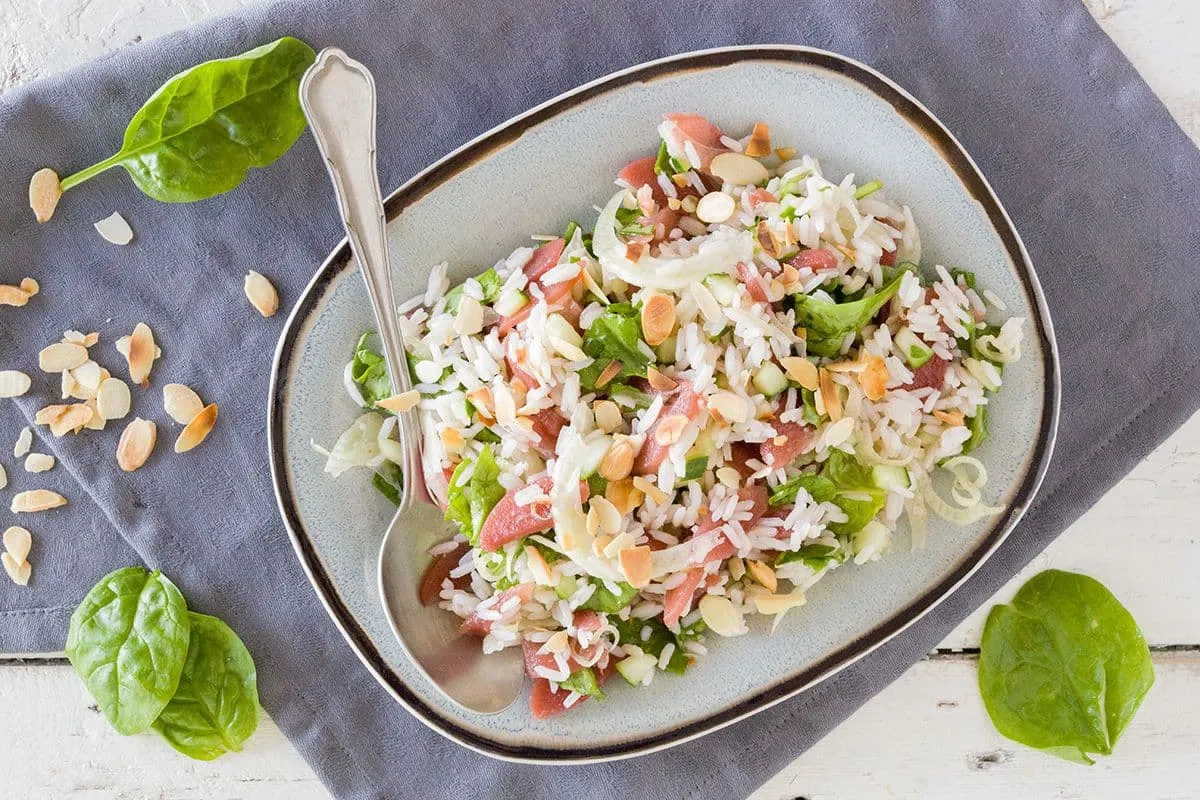 Rijstsalade met stoofpeertjes